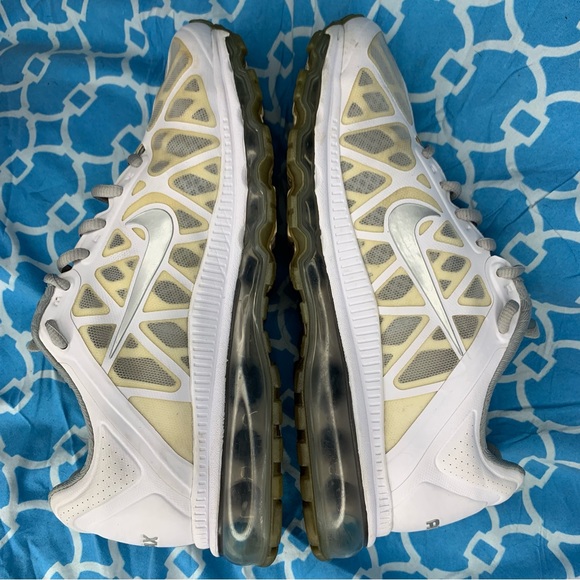 Nike Women’s size 8.5 Air Max 2011 White Silver low top wmns running sneakers og - Picture 7 of 11